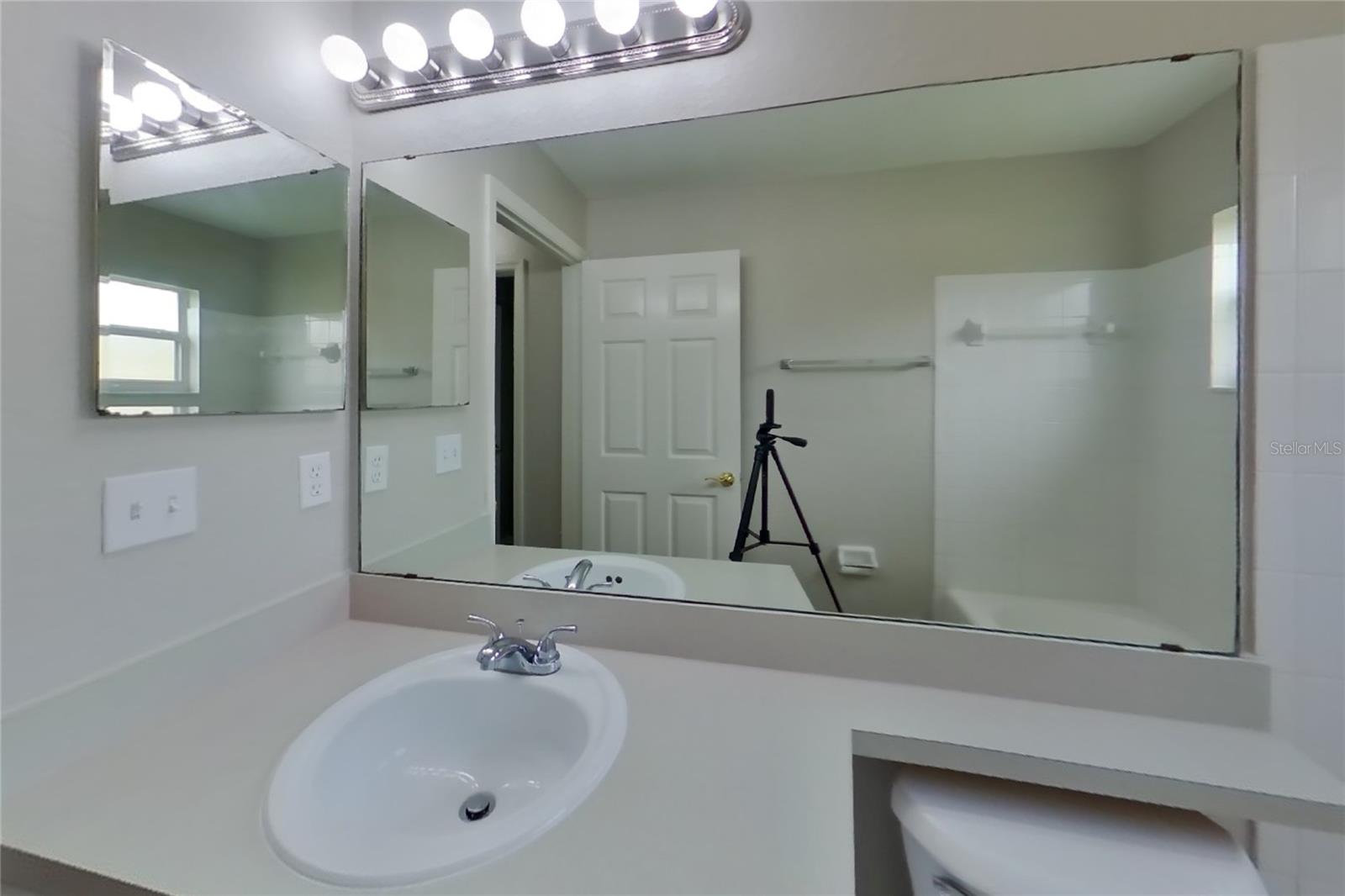 O6428650 Property Photo 13