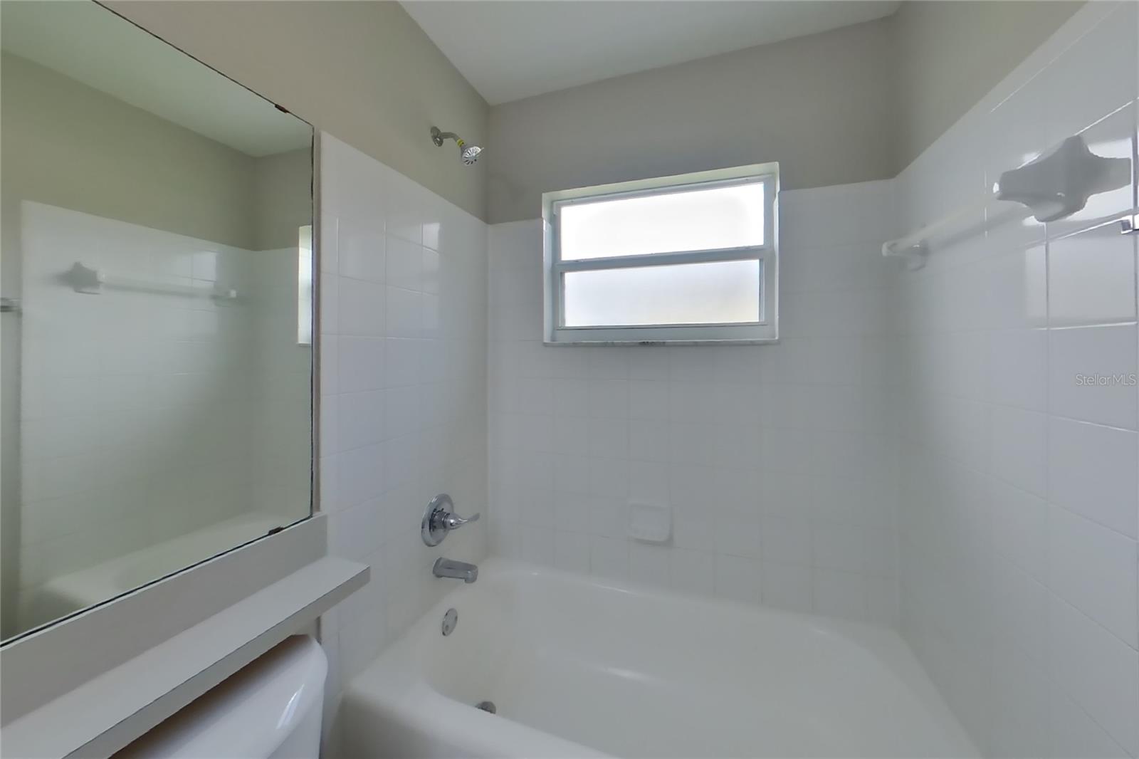 O6428650 Property Photo 14