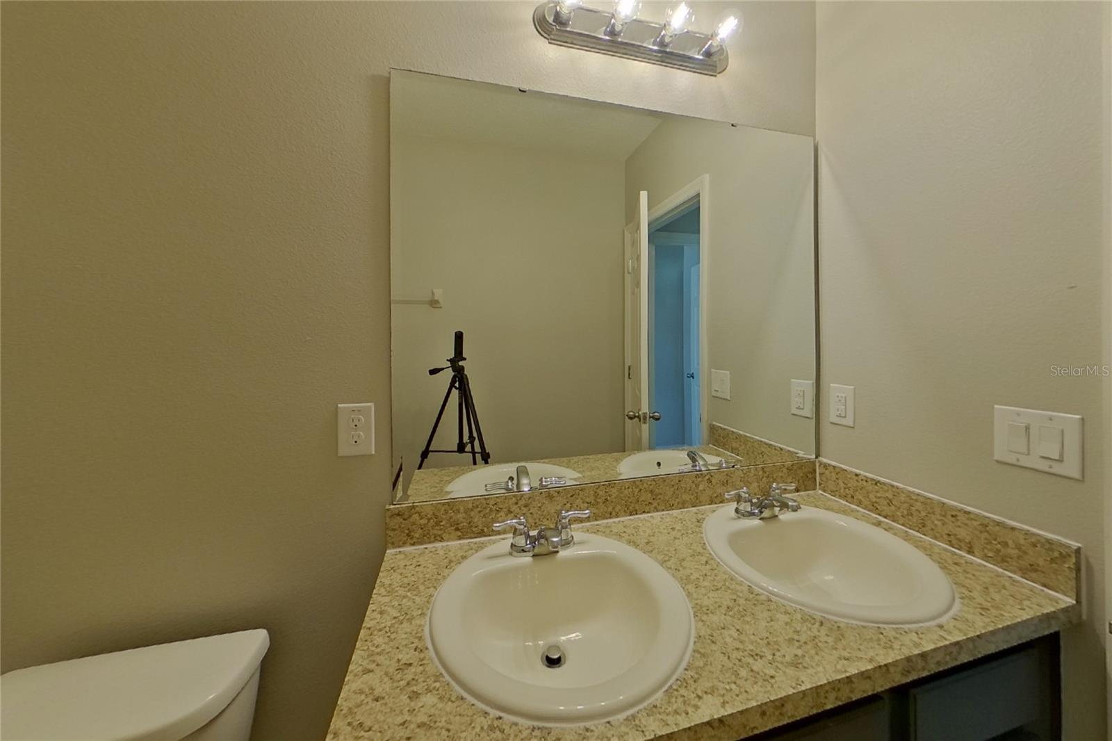 O6428656 Property Photo 13