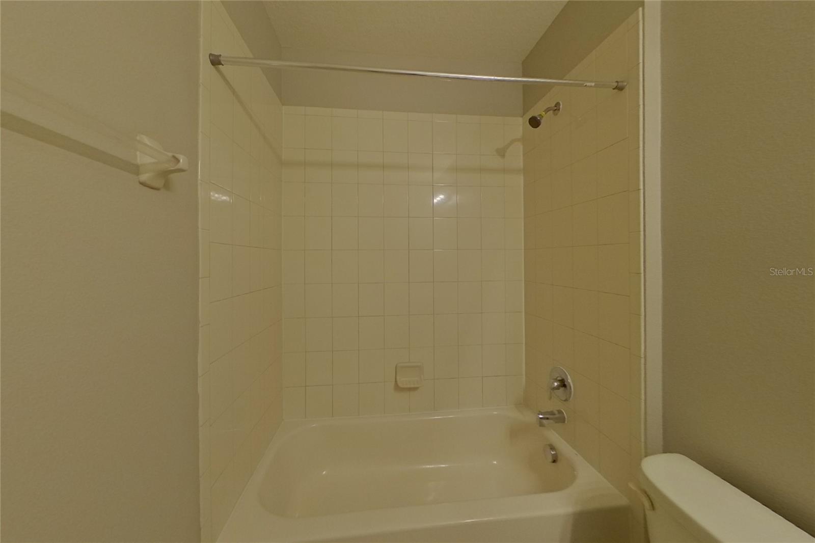 O6428656 Property Photo 14