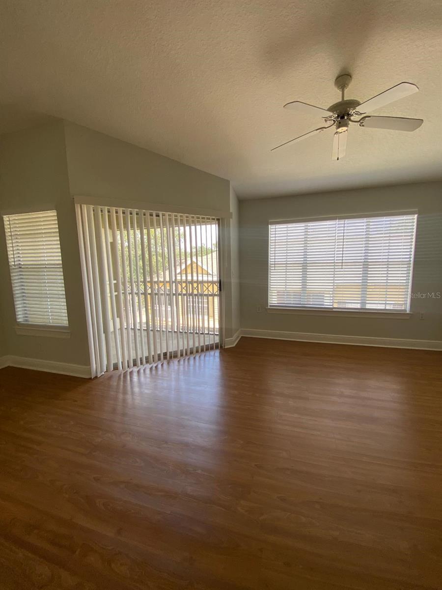 O6428671 Property Photo 6