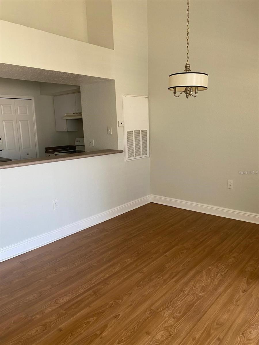 O6428671 Property Photo 8