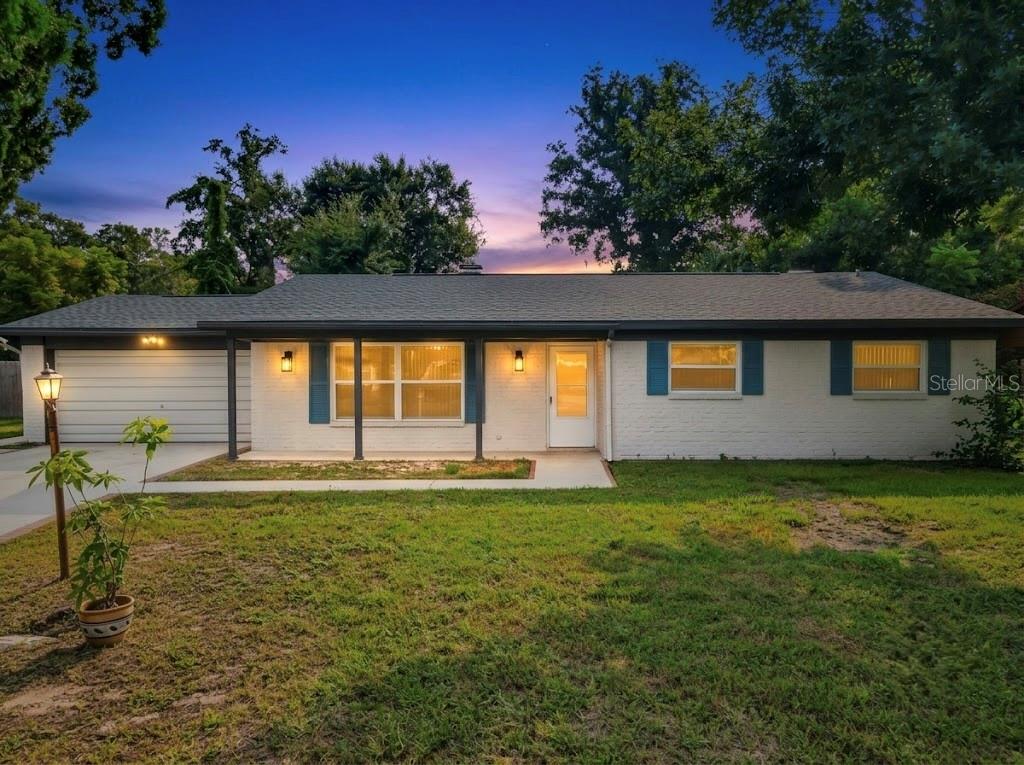 605 WILLIAMSBURG DR