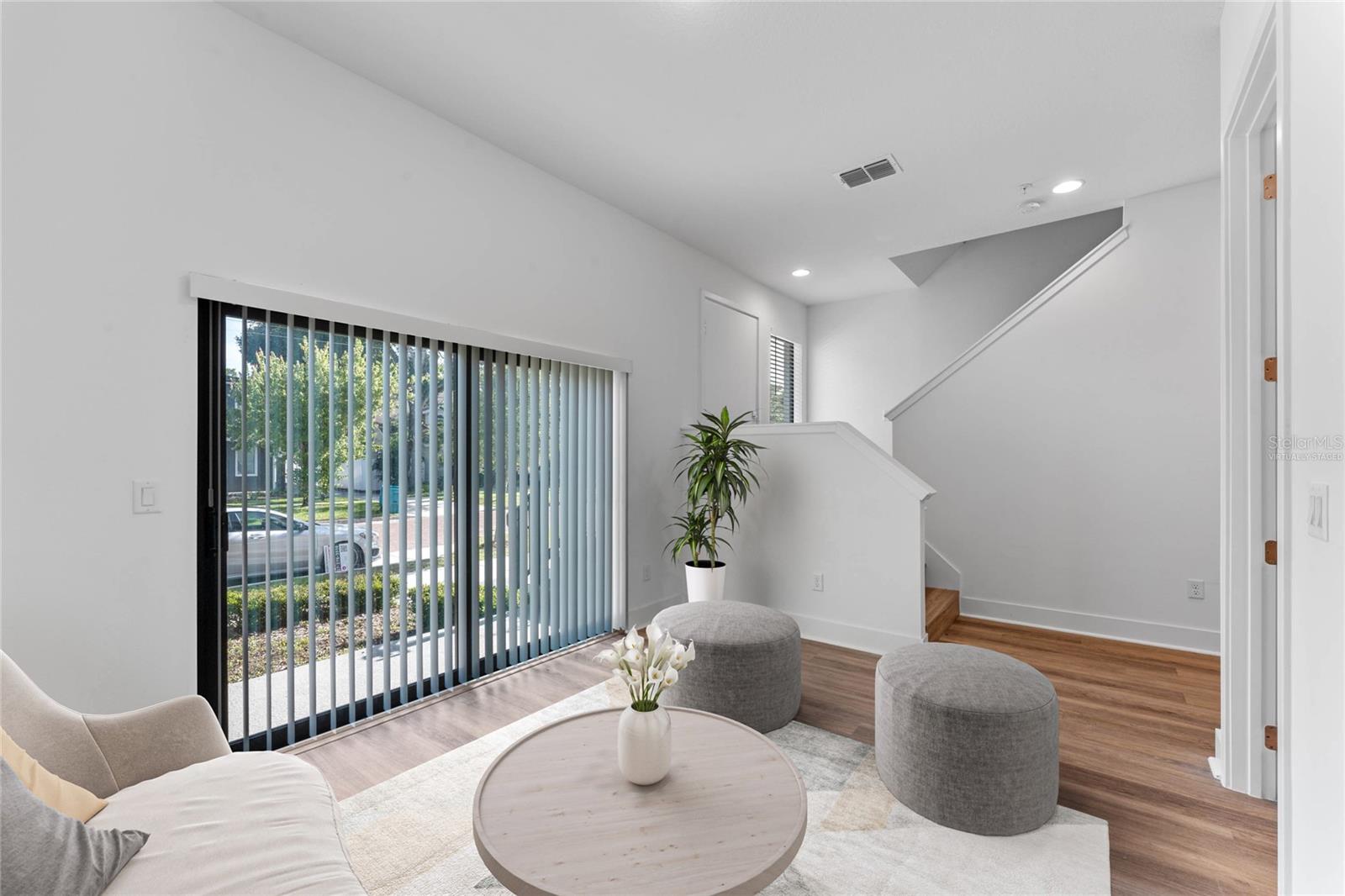 42 W Harding St #c Property Photo 4