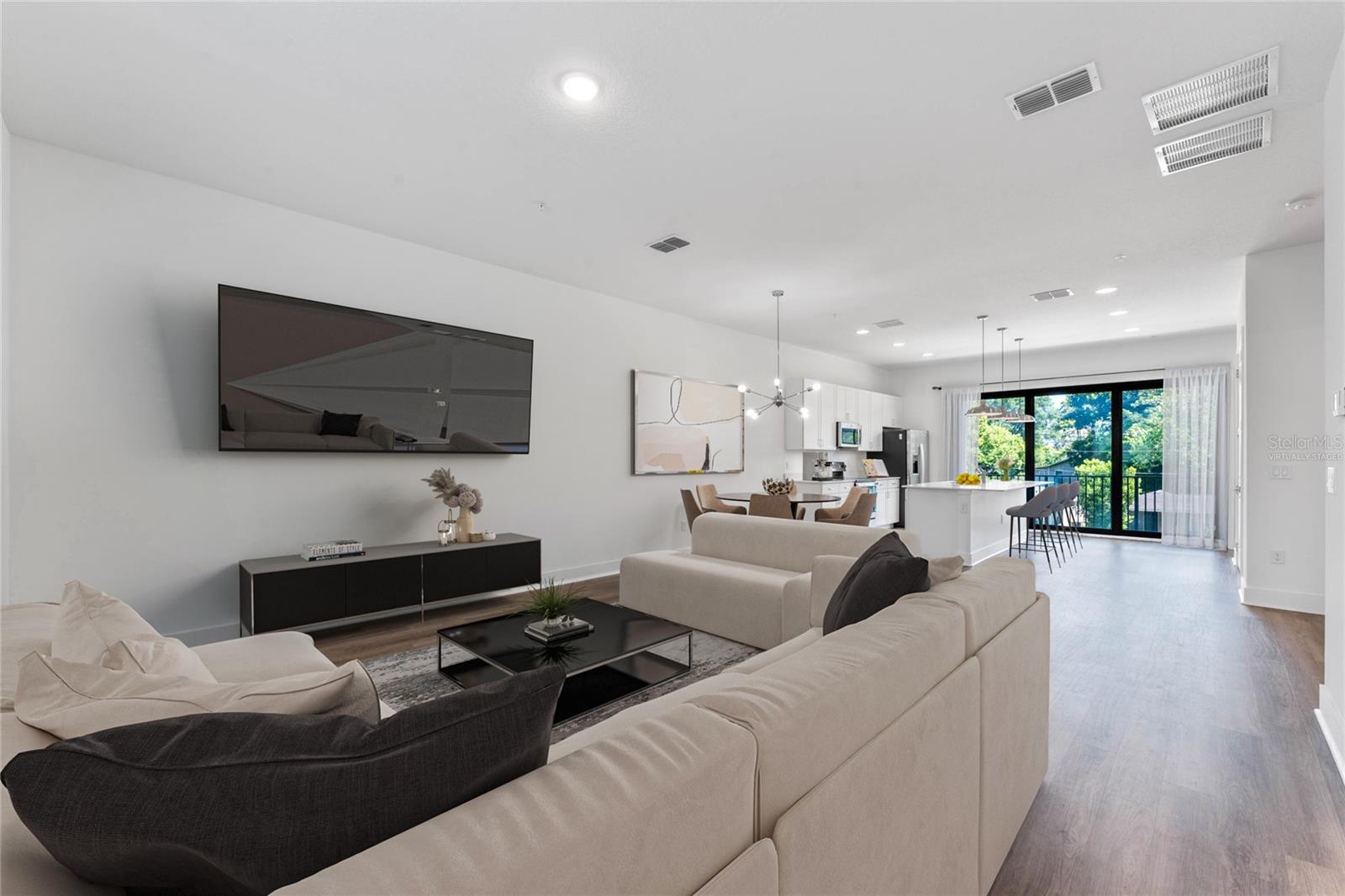 42 W Harding St #c Property Photo 6