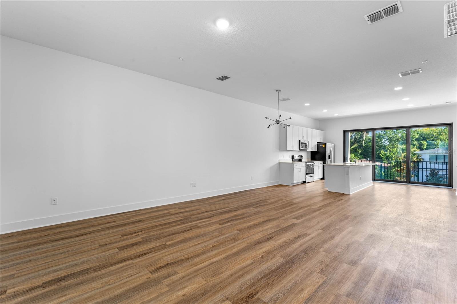 42 W Harding St #c Property Photo 8