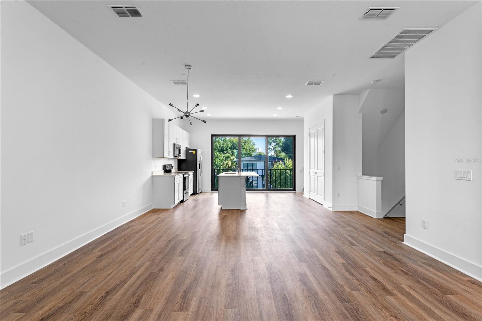 42 W Harding St #c Property Photo 9