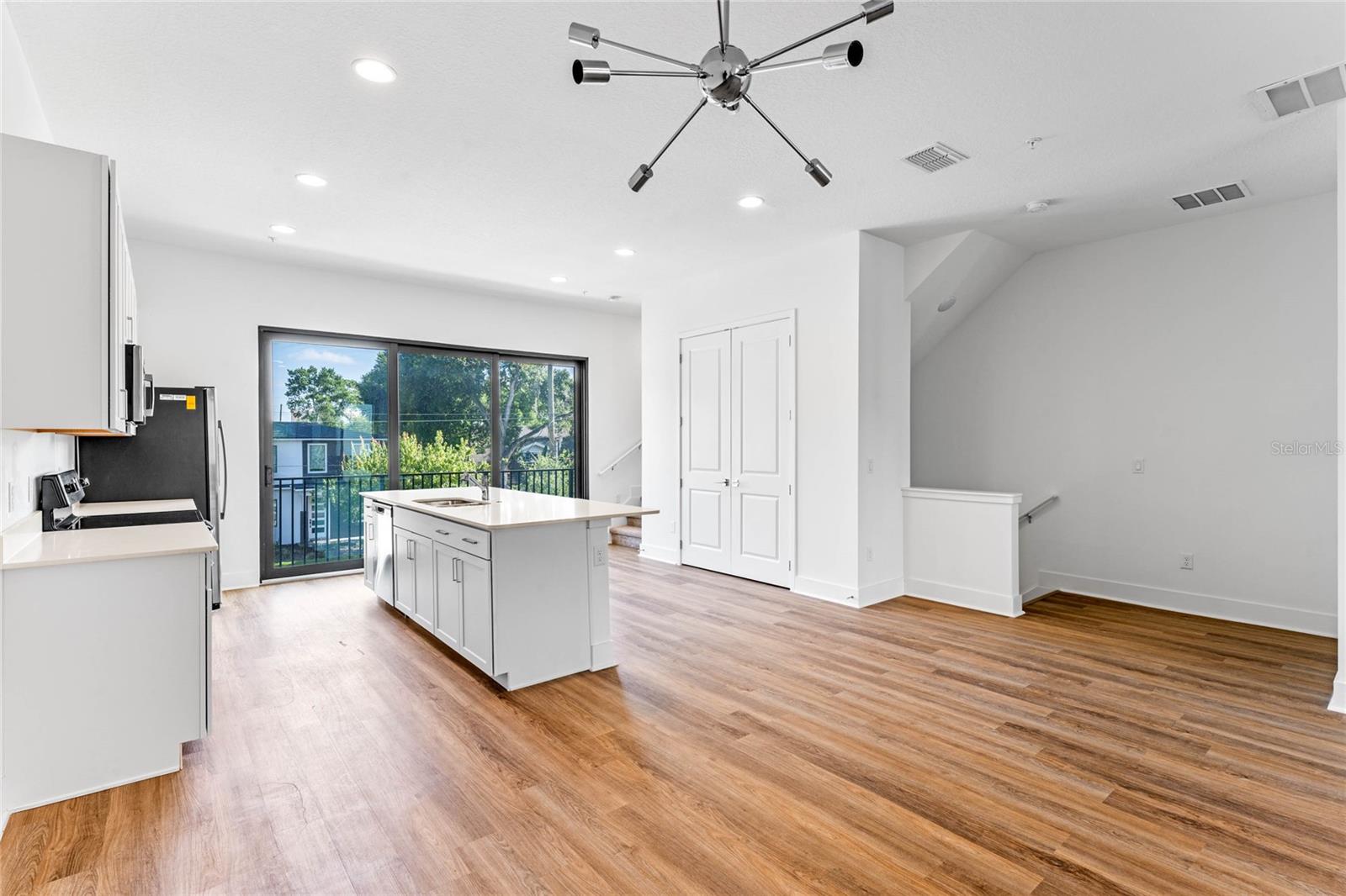 42 W Harding St #c Property Photo 10