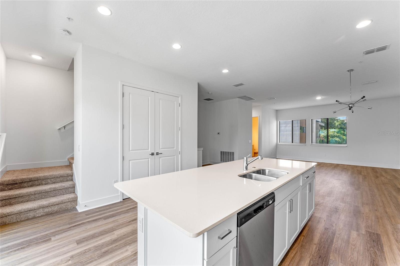 42 W Harding St #c Property Photo 13