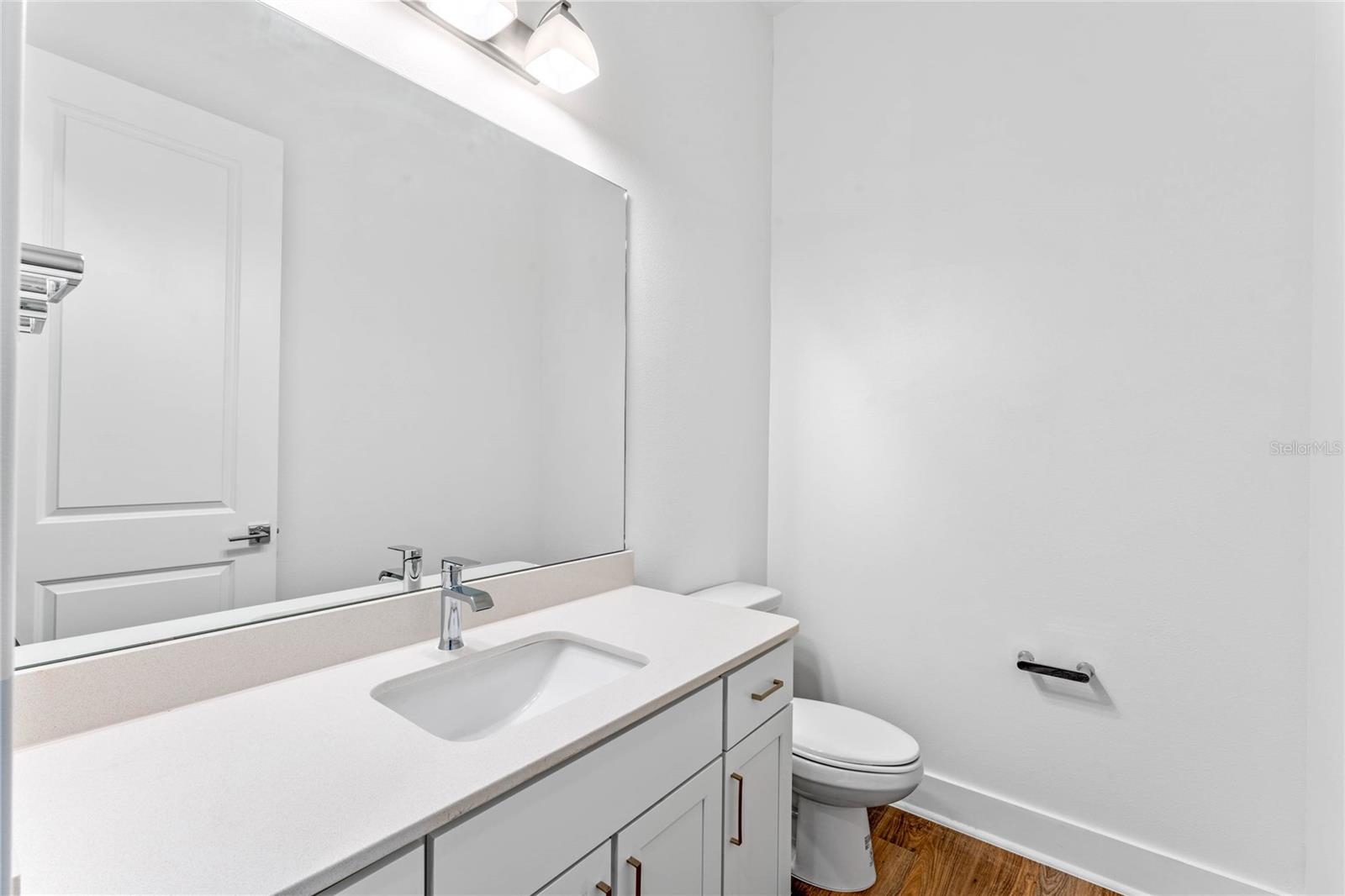 42 W Harding St #c Property Photo 14