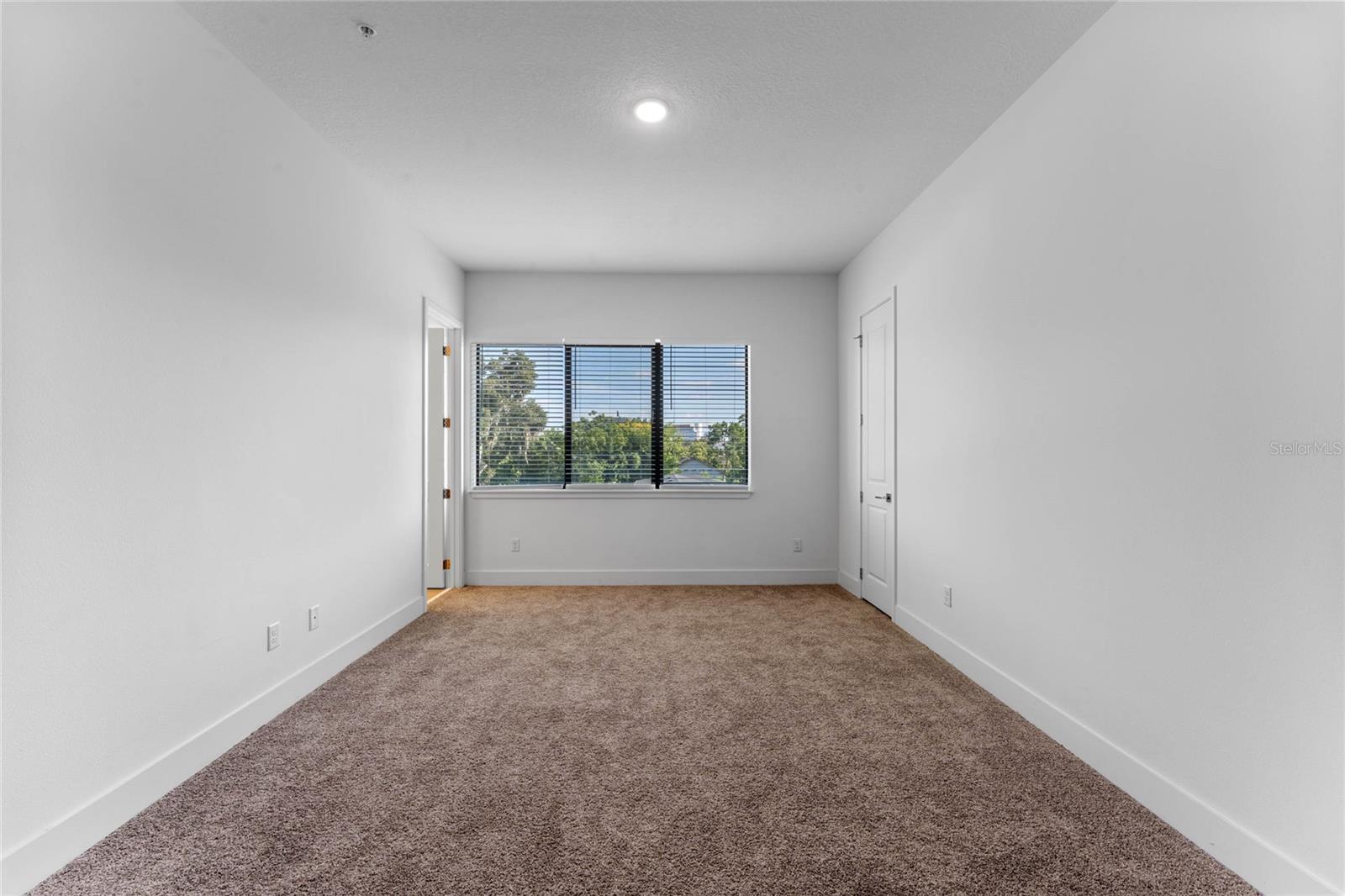 42 W Harding St #c Property Photo 17