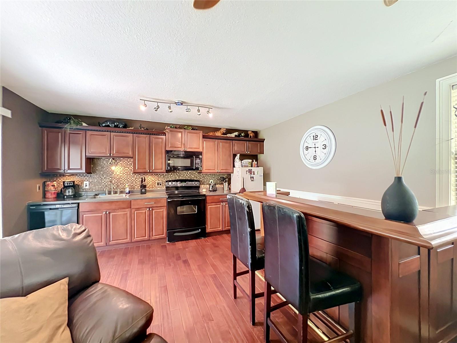 670 E State Road 46 Property Photo 11