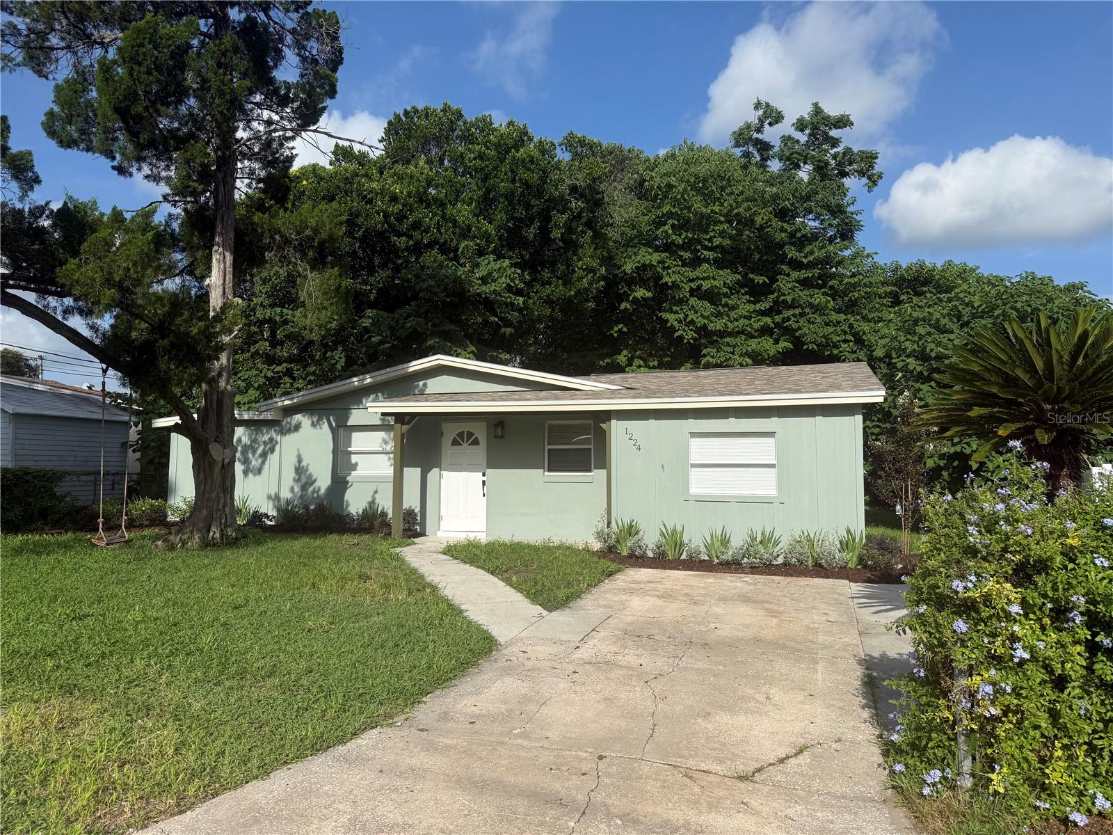 1224 HELEN ST Property Photo 1