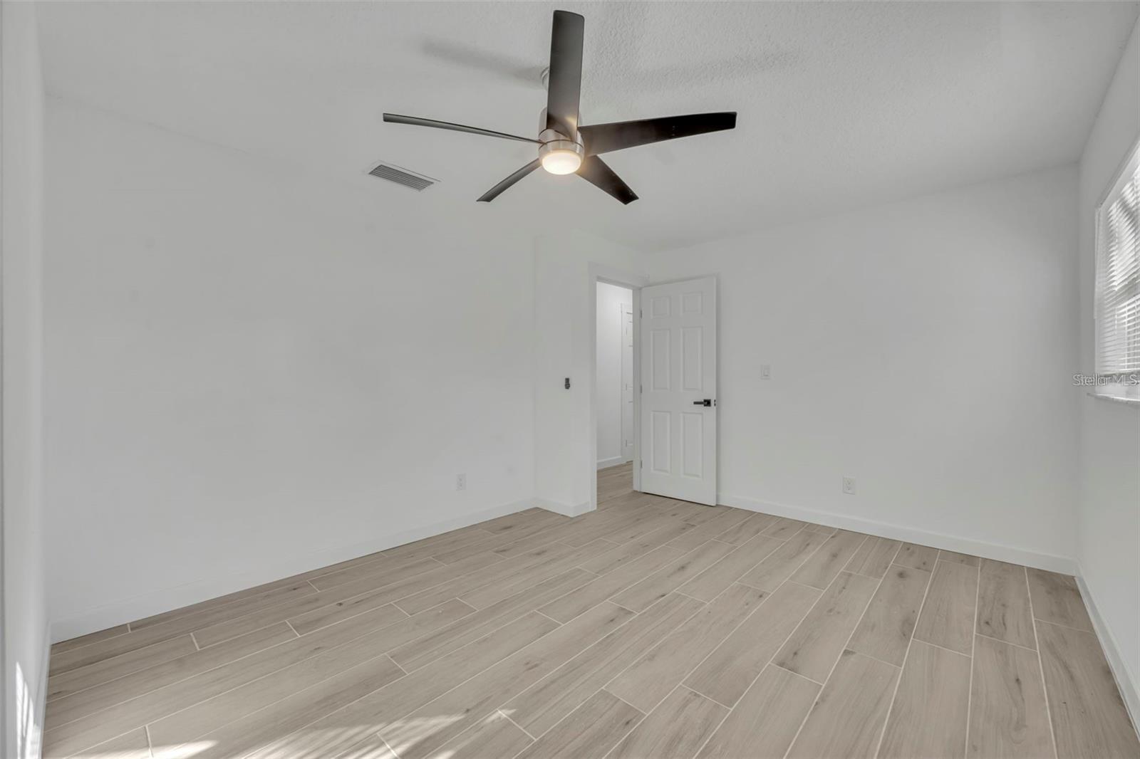 1224 Helen St Property Photo 7