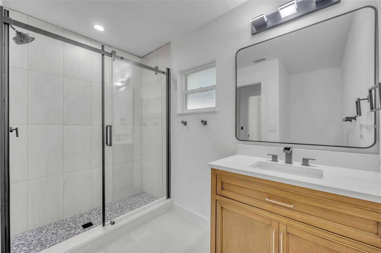 1224 Helen St Property Photo 16