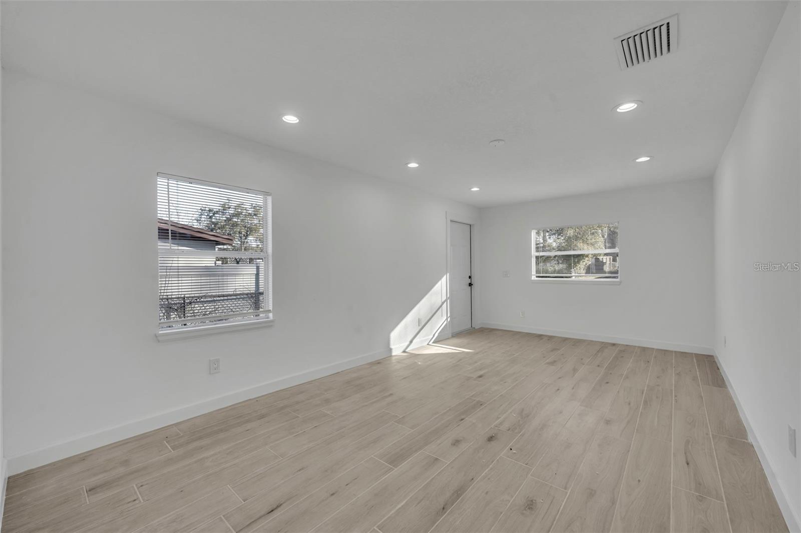 1224 Helen St Property Photo 17