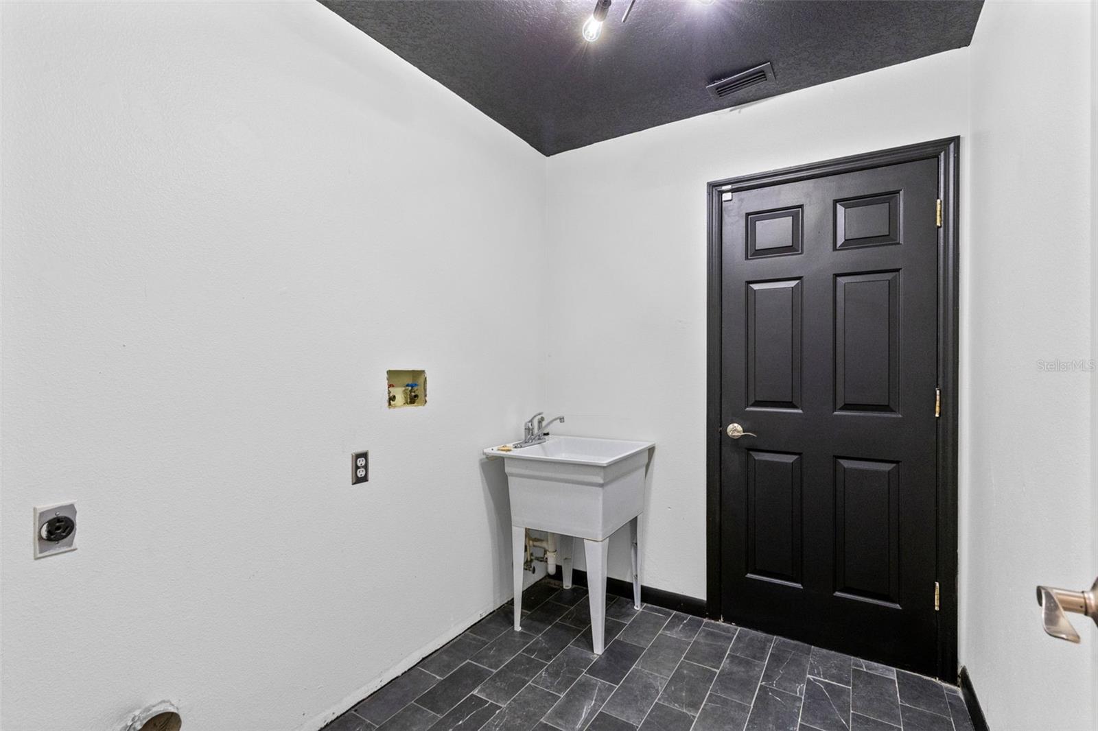 623 Yorkshire Dr Property Photo 22