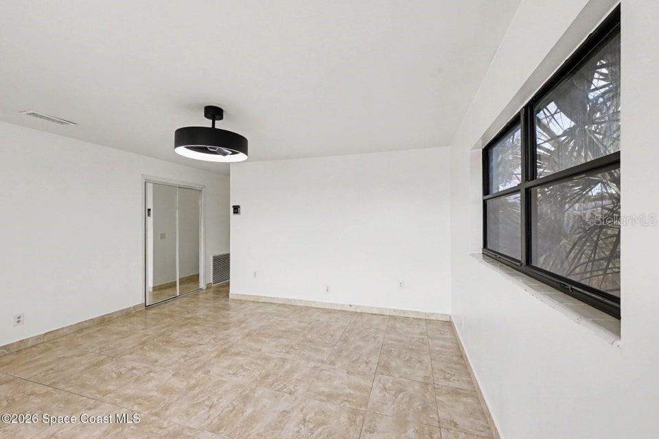 2292 Lakeview Dr Property Photo 2