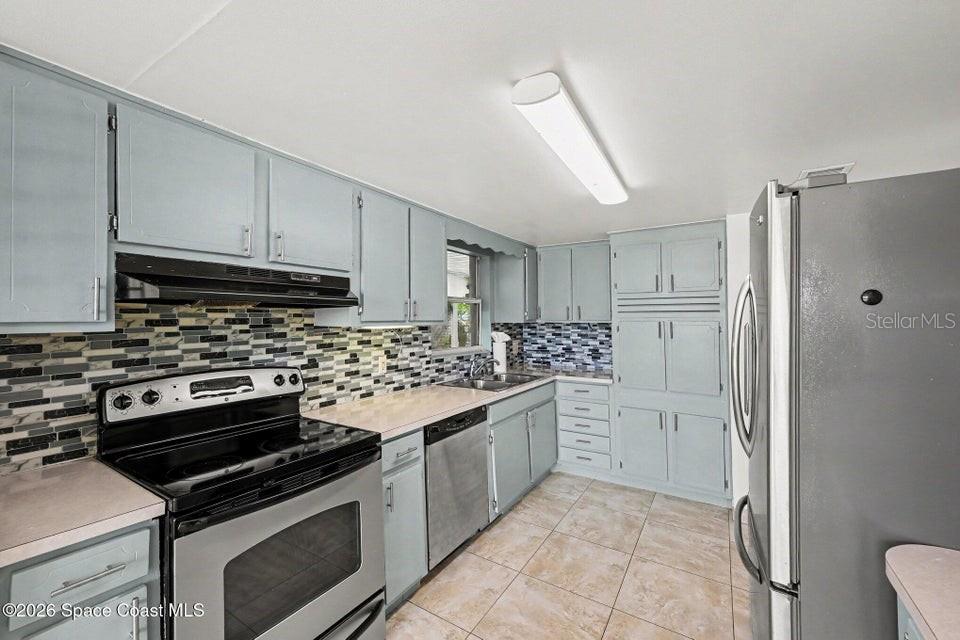 2292 Lakeview Dr Property Photo 3