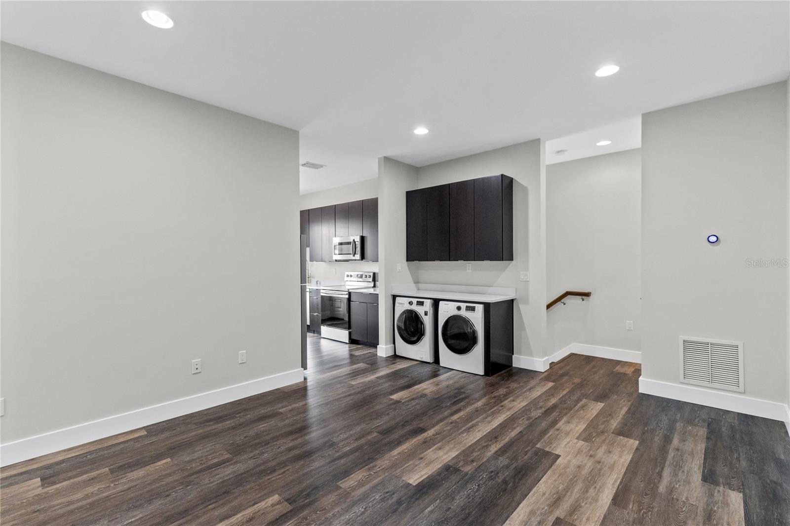 14105 Corrigan Ave #b Property Photo 5