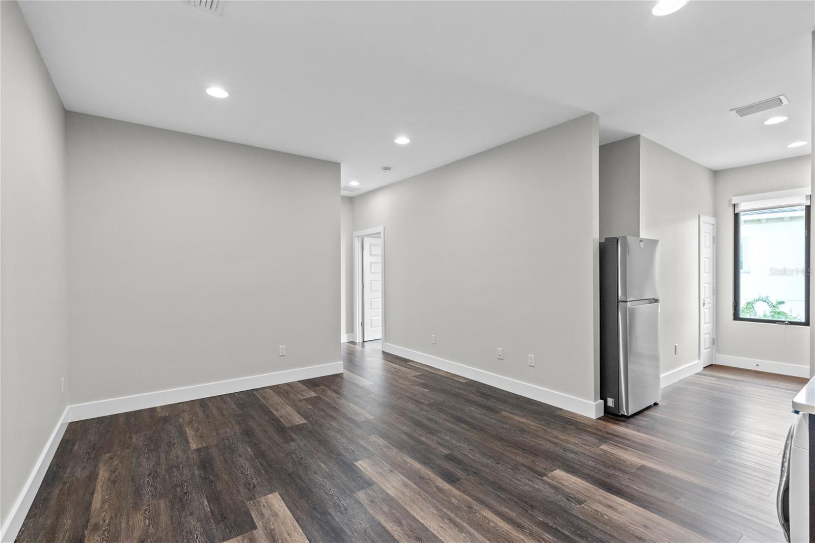 14105 Corrigan Ave #b Property Photo 8