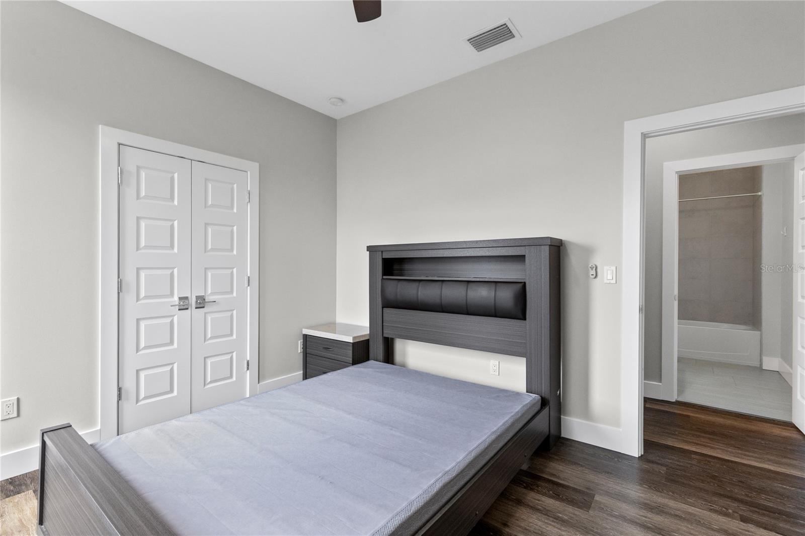 14105 Corrigan Ave #b Property Photo 10