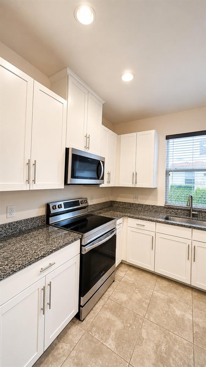 14051 Helsby St Property Photo 2