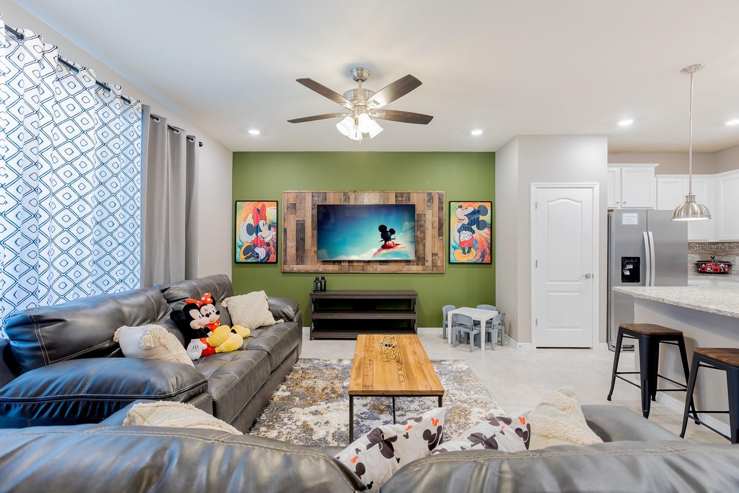 7581 Oak Spring Ln Property Photo 2