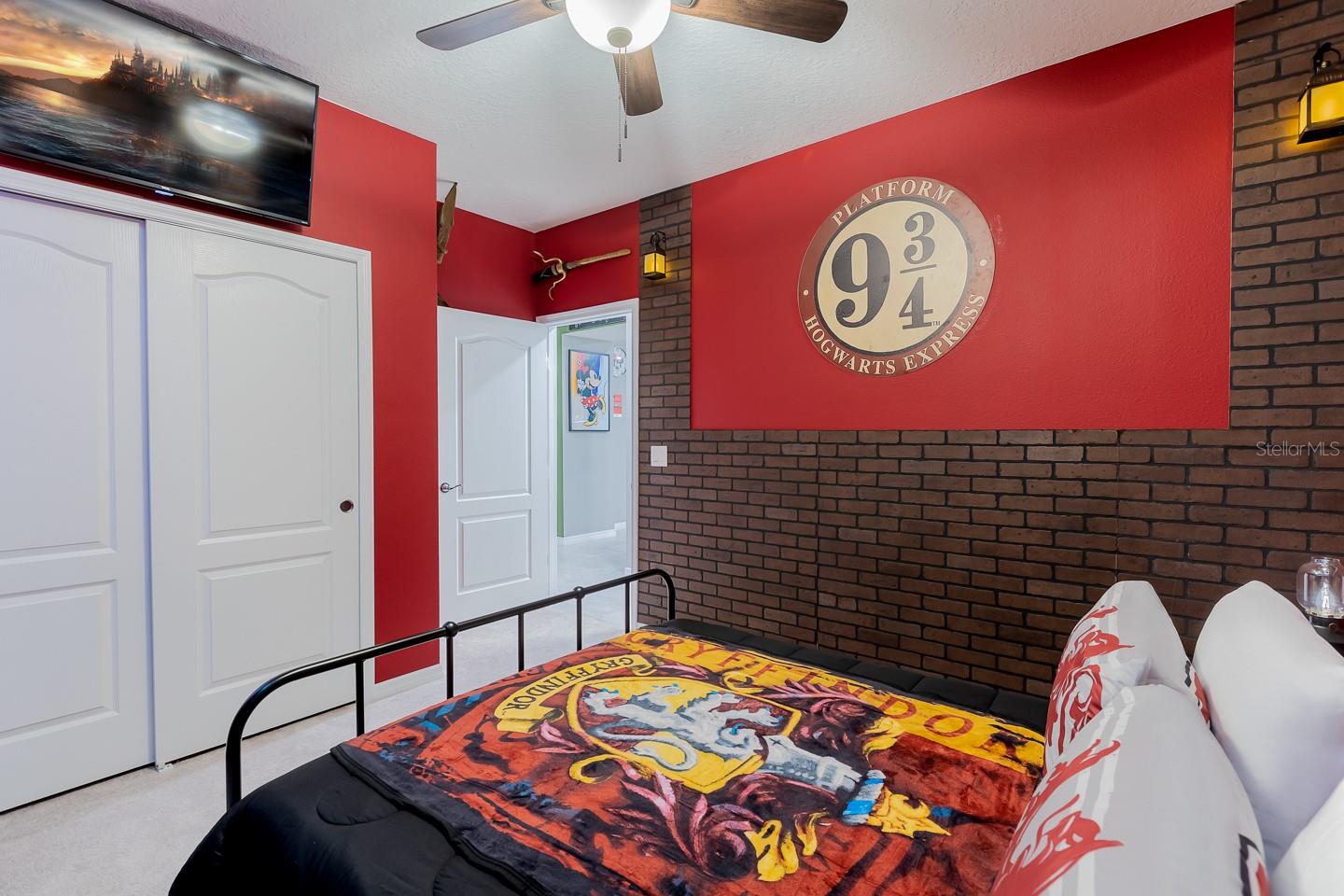 7581 Oak Spring Ln Property Photo 8
