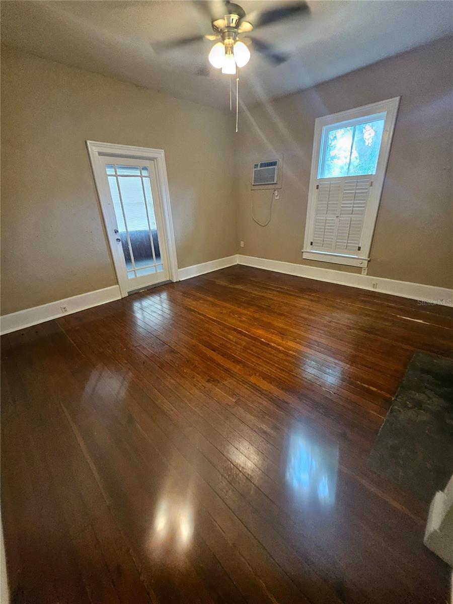 725 N Westmoreland Dr #1 Property Photo 2