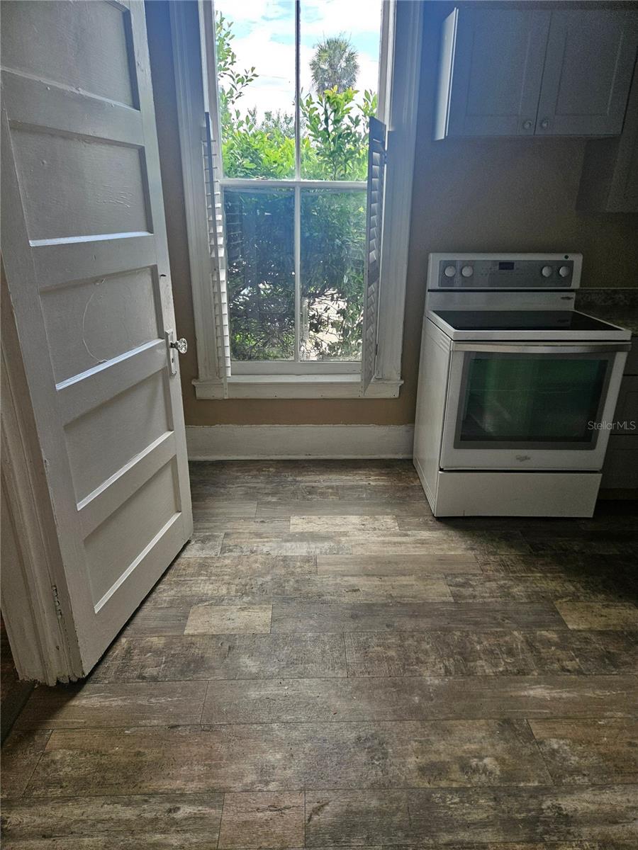 725 N Westmoreland Dr #1 Property Photo 3