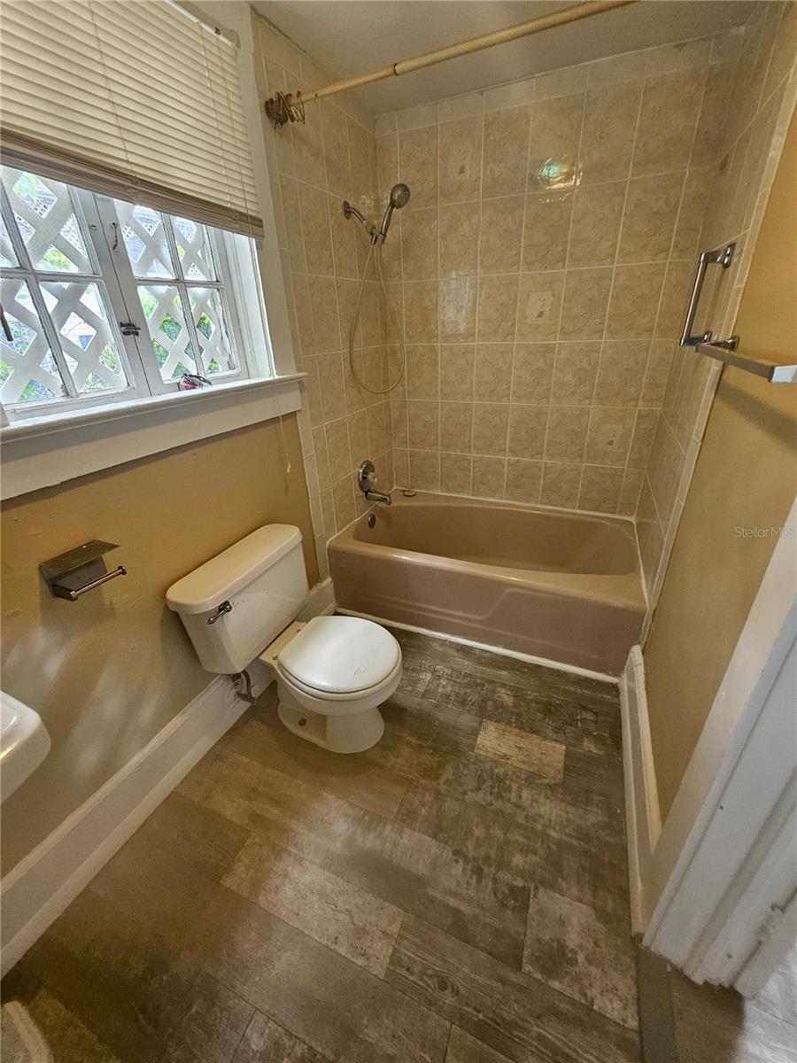 725 N Westmoreland Dr #1 Property Photo 8