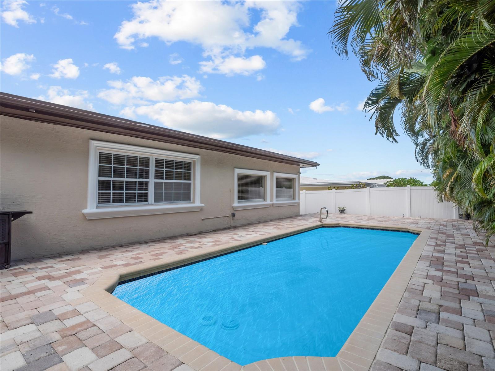 14331 Apache Ave Property Photo 6