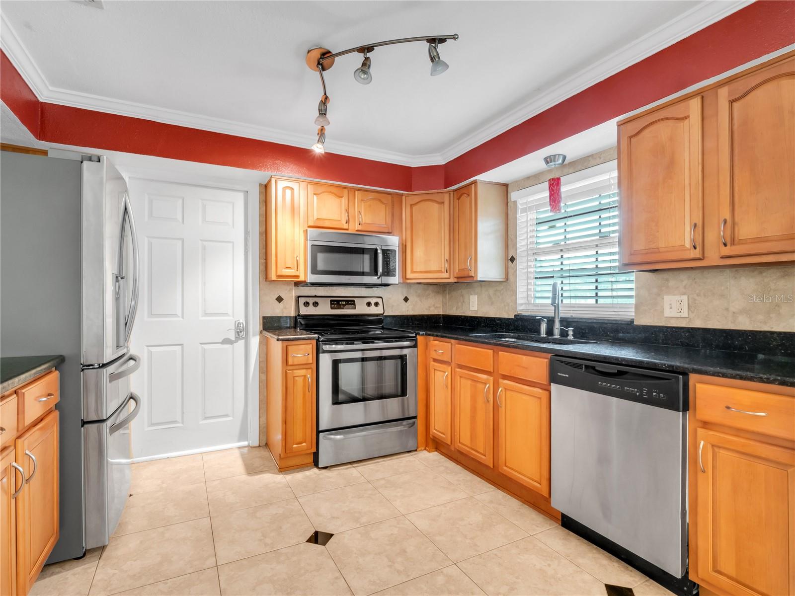 14331 Apache Ave Property Photo 10