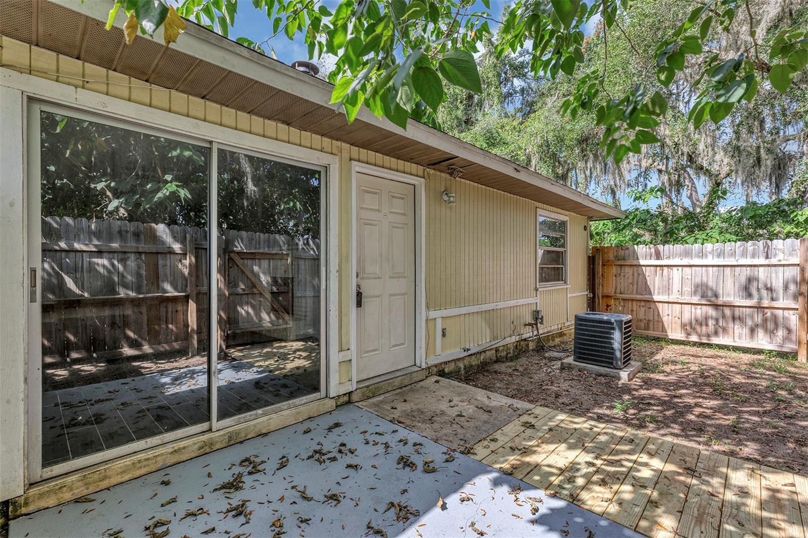 3990 SE 17TH CT #B Property Photo 1