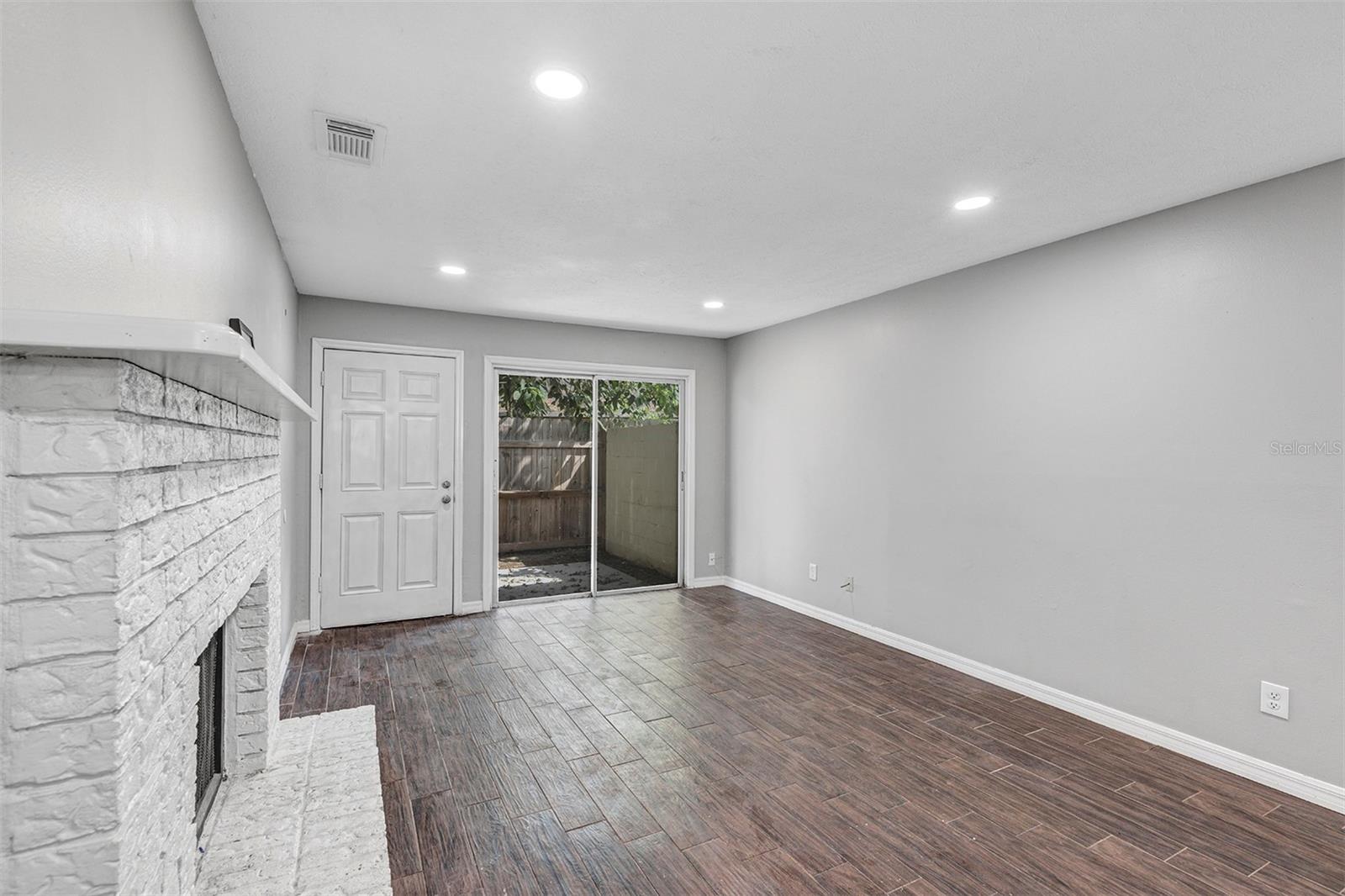 3990 Se 17th Ct #b Property Photo 6
