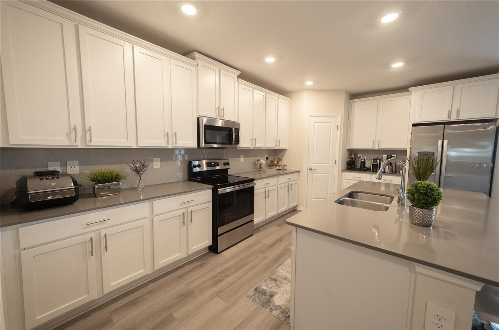 2825 Muller Oak Loop Property Photo 9