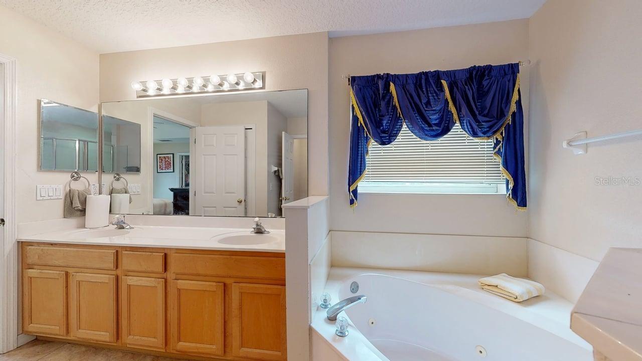 2108 Ancient Oak Dr Property Photo 60