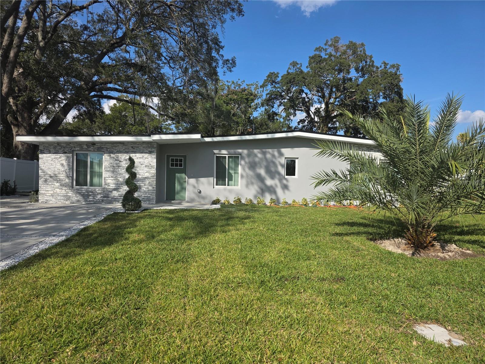 1911 W Amelia St Property Photo 1