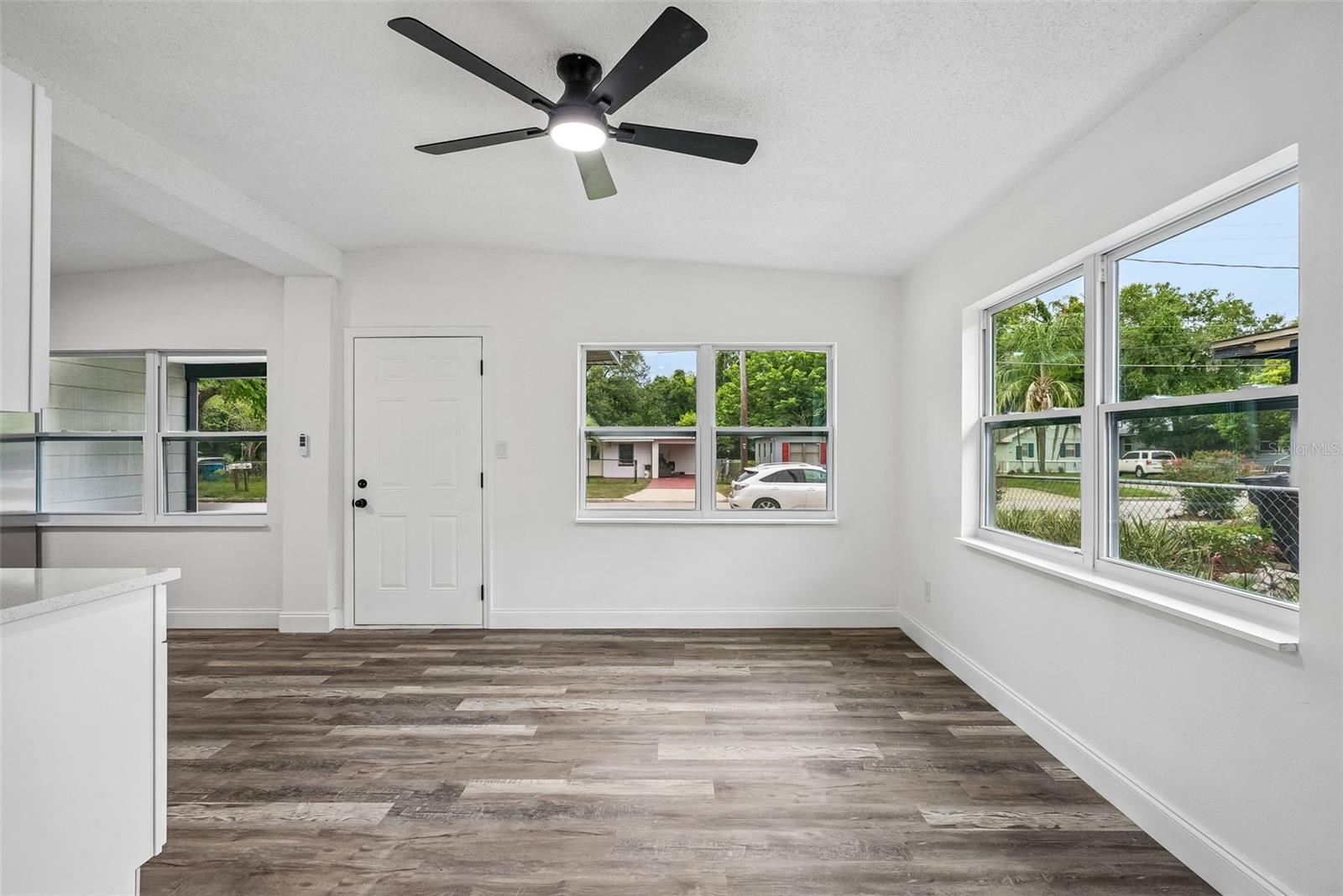 806 Citrus St Property Photo 3