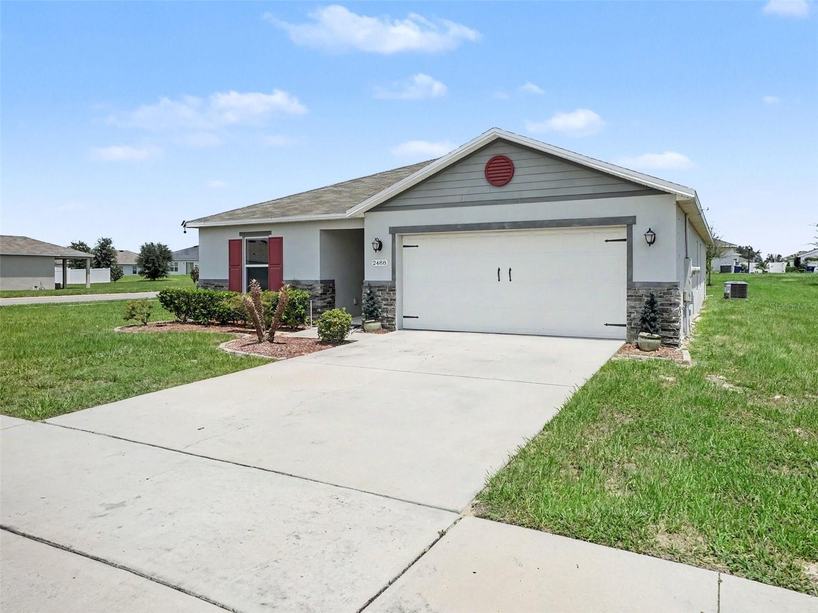 2488 Begonia St Property Photo 2