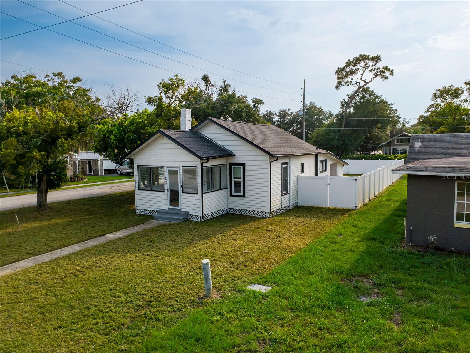 624 ILLINOIS AVE Property Photo 1
