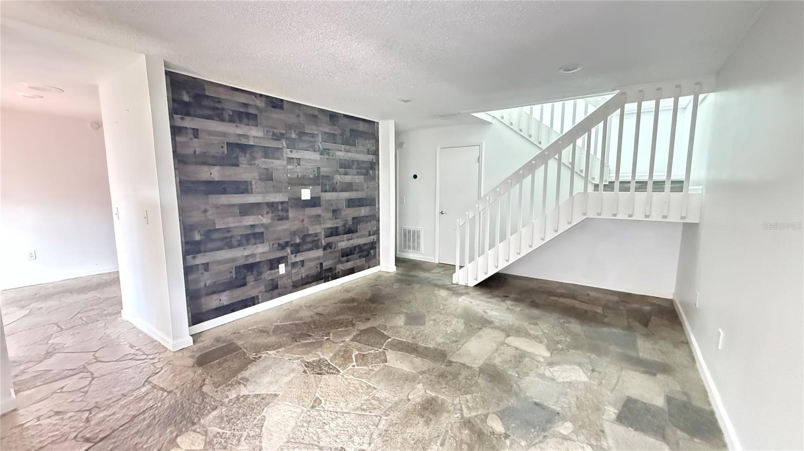 4694 Pheasant Run Dr #2b Property Photo 11