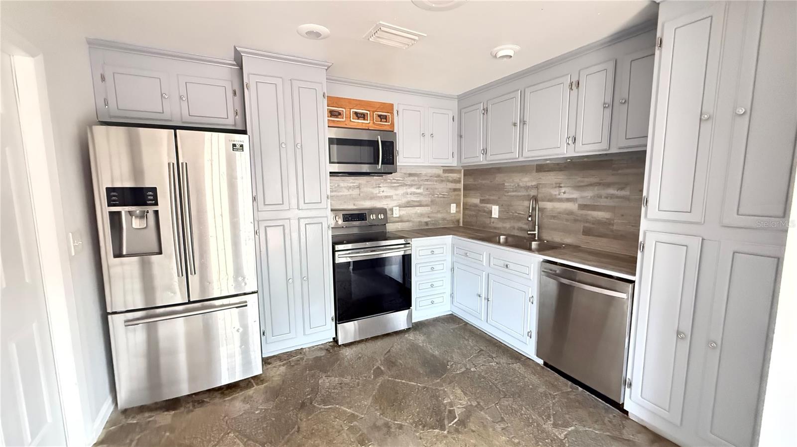 4694 Pheasant Run Dr #2b Property Photo 15