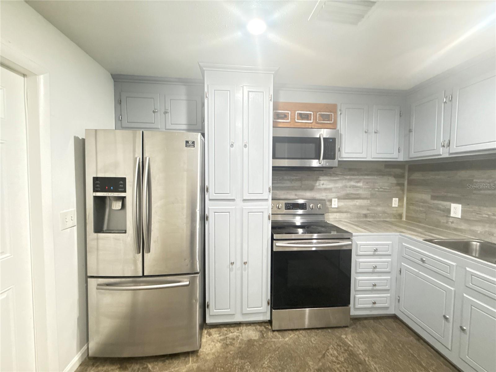4694 Pheasant Run Dr #2b Property Photo 18