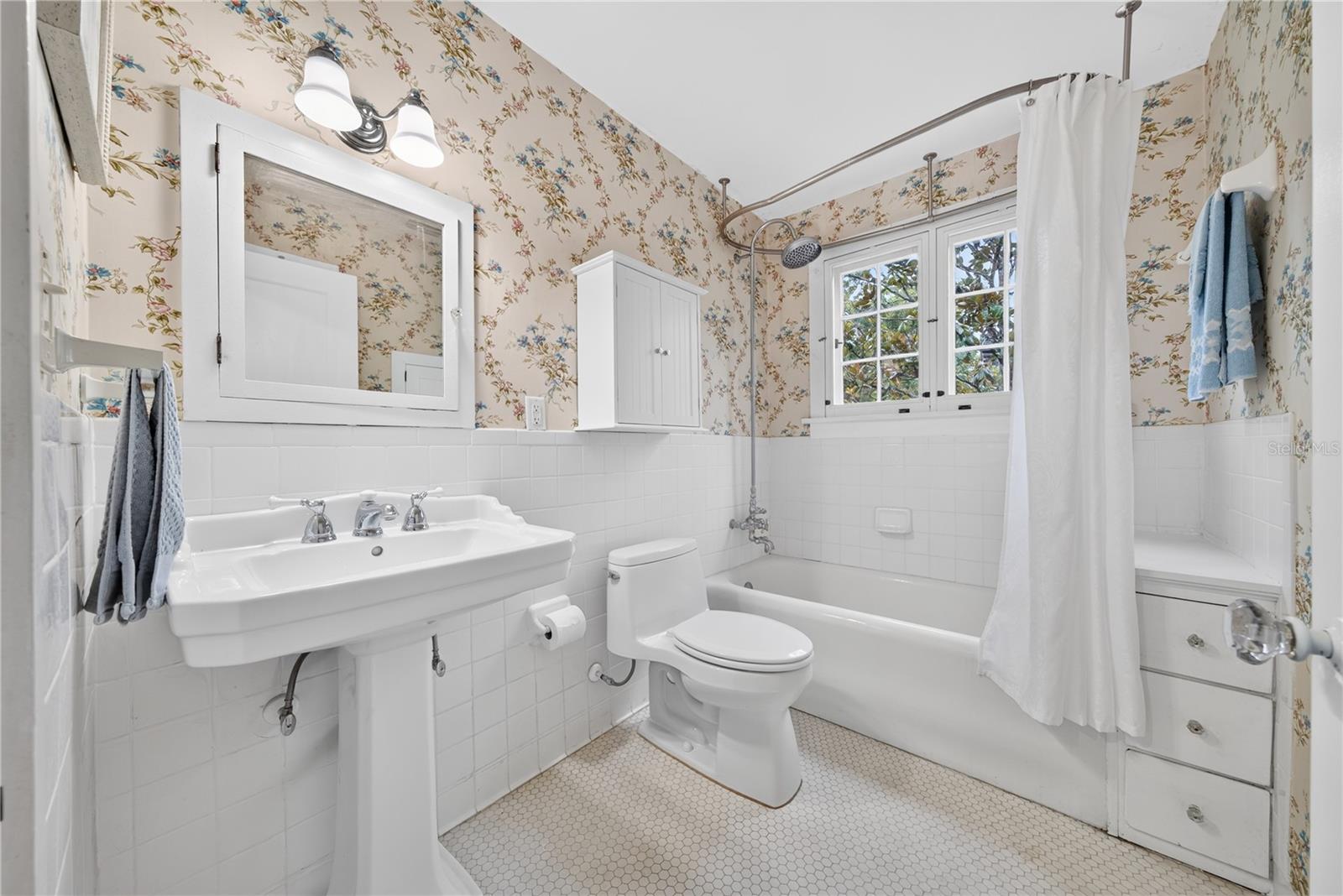 1216 Golden Ln Property Photo 33