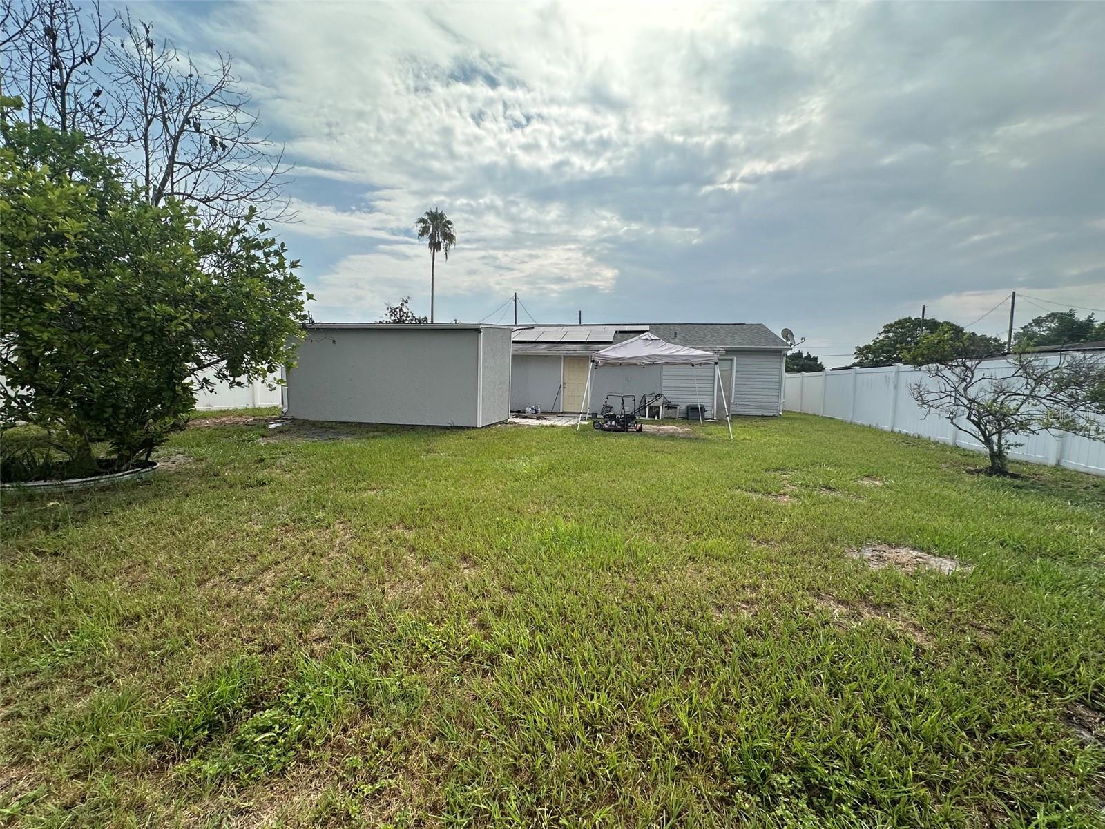 1122 Overdale St Property Photo 5