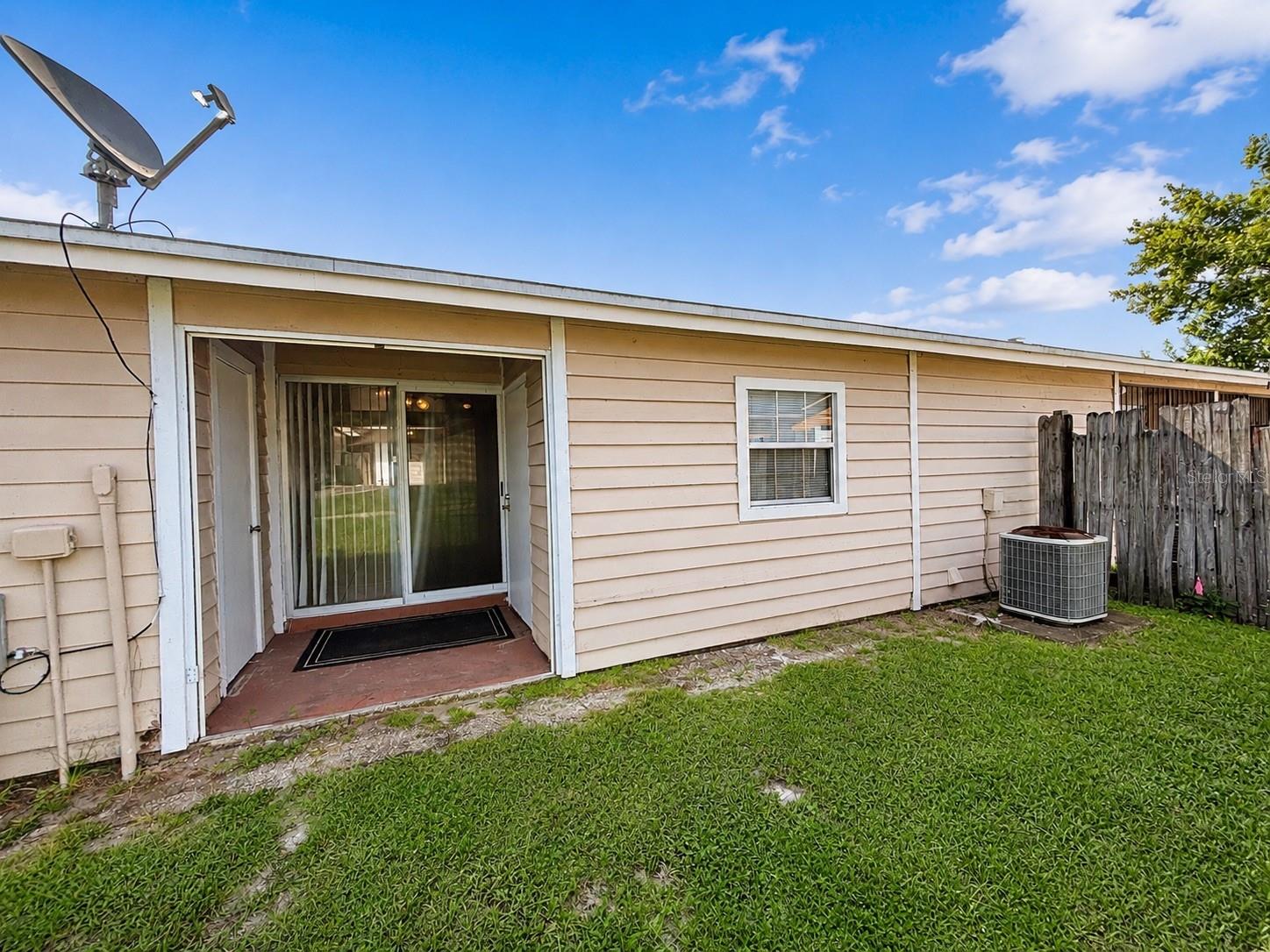 2910 Western Willow Ter Property Photo 4