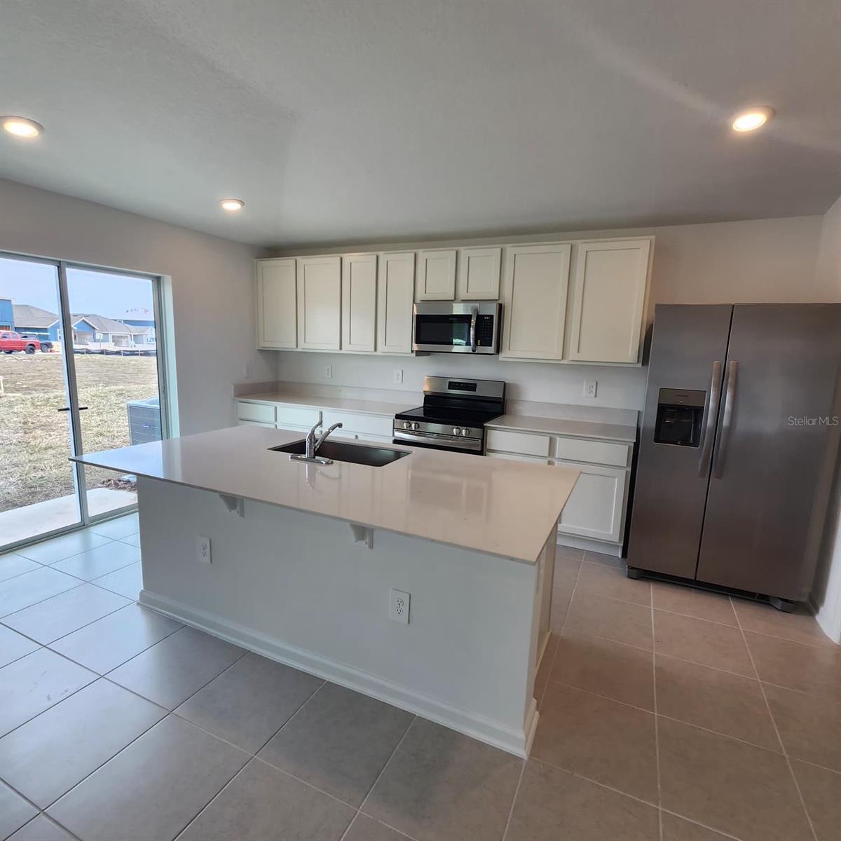 2189 Lasso Loop Property Photo 4