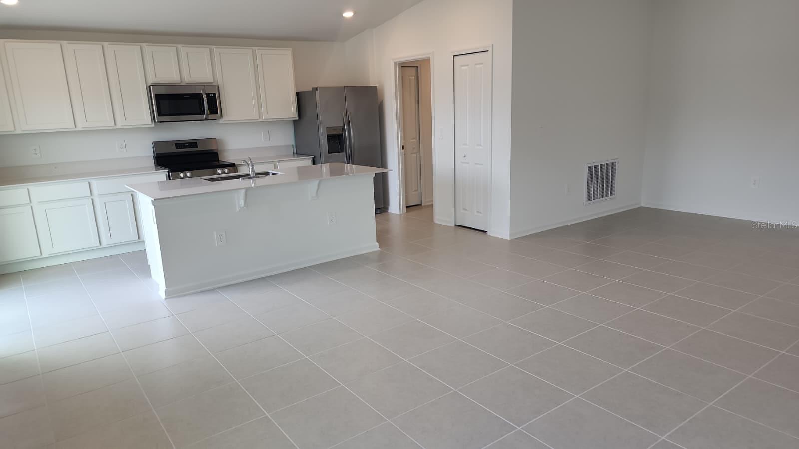 2189 Lasso Loop Property Photo 5